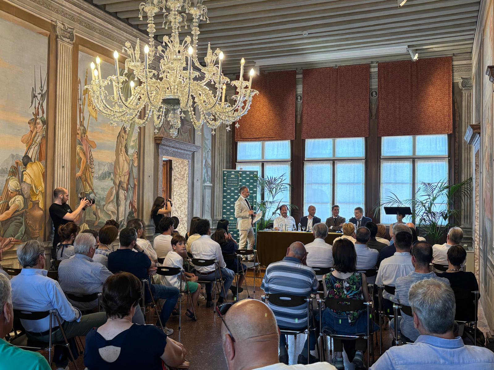 Presentazione del libro in sala storica affrescata